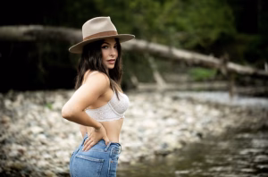 Alessandra Denys - Project Casting Gallery Image 4 Alessandra Denys - Gallery Image 4