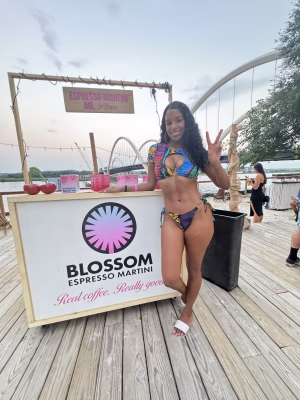 Kelli Hunter - Gallery Image 2