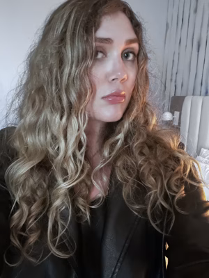 Chloe  Walker - Gallery Image 5