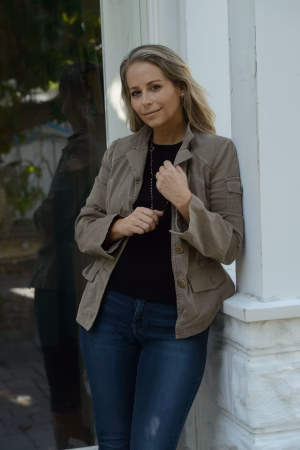 Ellie Hirsch - Gallery Image 8