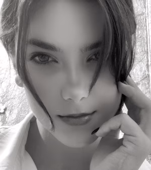 Tais Defre - Gallery Image 3