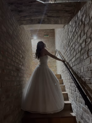 Laura Szigeti - Gallery Image 1