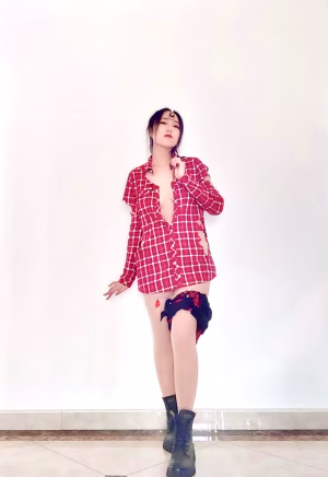 Estella(Qianwen) Wang - Gallery Image 2