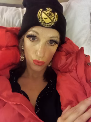 Sarah Hunt - Gallery Image 2