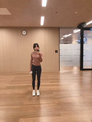 chloe lee - Gallery Image 1