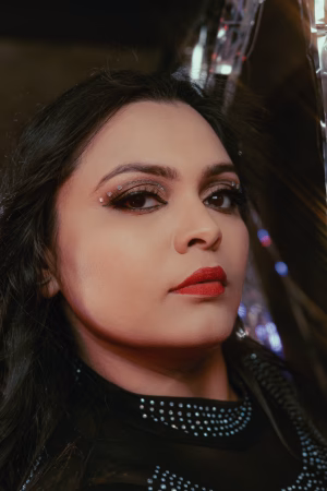 Avvanii Daveh - Gallery Image 12