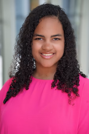 Alyssa Davis - Gallery Image 1