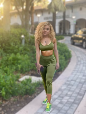 Cynthia Cuyun - Gallery Image 1