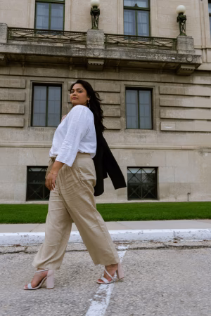 Avvanii Daveh - Gallery Image 8