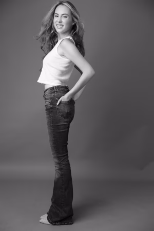 Amelie Malloy - Project Casting Gallery Image 6 Amelie Malloy - Gallery Image 6