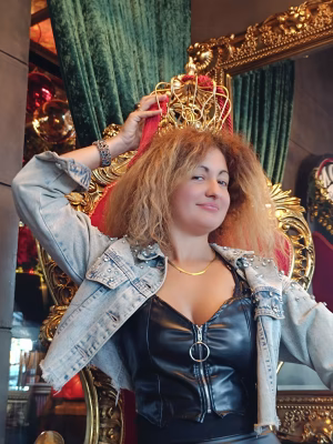 Venus Queen - Gallery Image 2