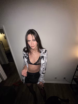 Eva Heinrichs - Gallery Image 3