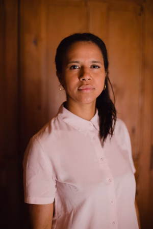 Linda Thompson - Gallery Image 6