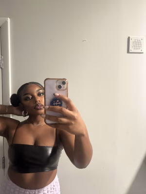 Valencia  Lawrence - Gallery Image 3