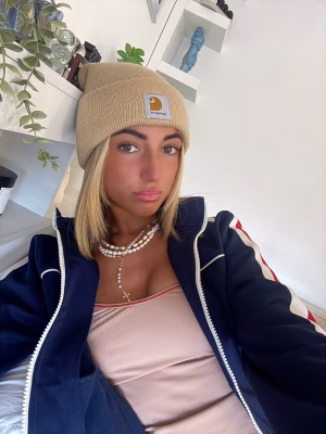 Abi Dickson - Gallery Image 1