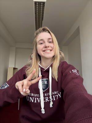 Alisa Lapyhina - Gallery Image 5