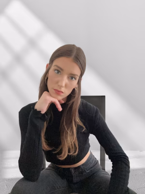 Alexandra Miller - Gallery Image 3