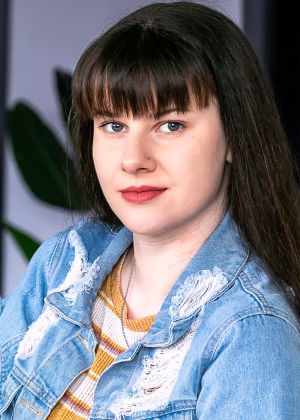 Brooke Barrett - Gallery Image 1