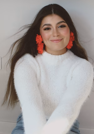 Isabella Velez - Gallery Image 2