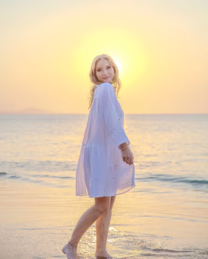 Emmy Rose  Laroche - Gallery Image 10