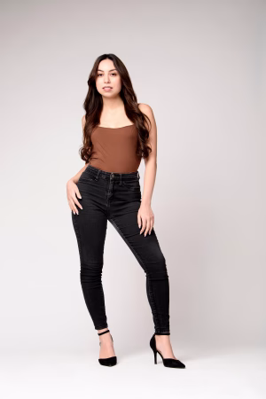 Olivia Leia - Gallery Image 1