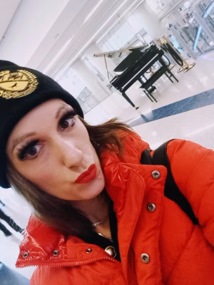 Sarah Hunt - Gallery Image 9