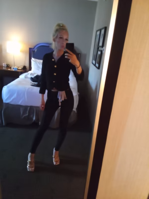 Sarah Hunt - Gallery Image 5