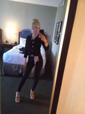 Sarah Hunt - Gallery Image 4