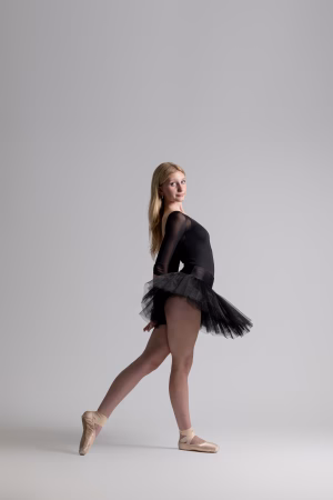 Madison  Davis - Gallery Image 3