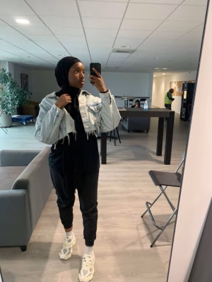 Dari  Wague - Gallery Image 2