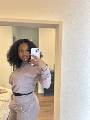 Kira Brown - Gallery Image 3