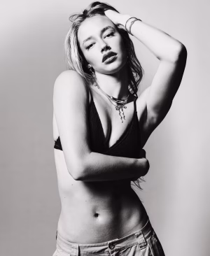 Mia  Mastrov - Gallery Image 5