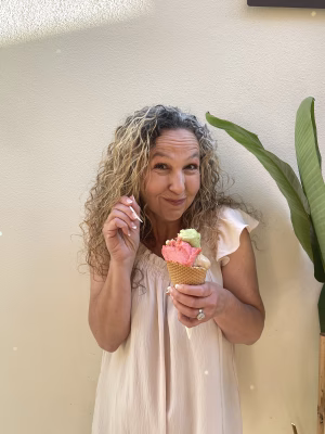 Angela Everett - Gallery Image 1