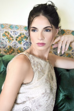 Nicolette Robertson - Gallery Image 6