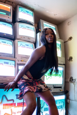 Dee Foxx - Gallery Image 9