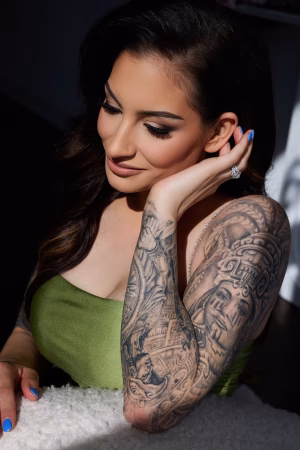 Kristal Leon - Gallery Image 10