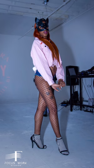 Dee Foxx - Gallery Image 4