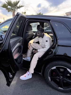 Noah Betz - Gallery Image 6