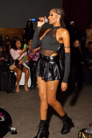 Mona Lezah - Gallery Image 14