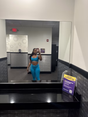 Dinae Walker - Gallery Image 3