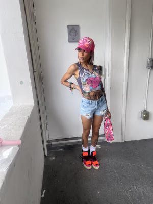 India Travers - Gallery Image 7