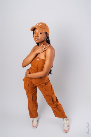 Kristen  Lewis - Gallery Image 3