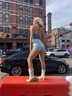 Audrey Schwarz - Gallery Image 11