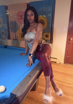 Dee Foxx - Gallery Image 3