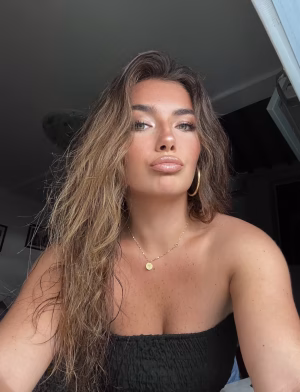 Claire Hefner - Gallery Image 5