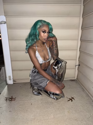 India Travers - Gallery Image 6