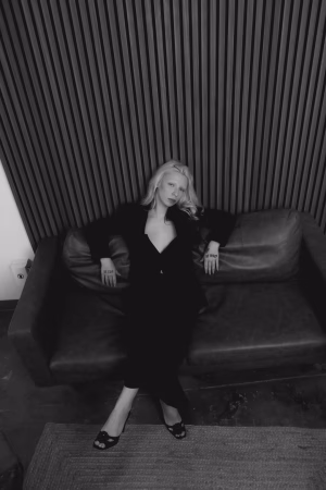 Victoria Henson - Gallery Image 5