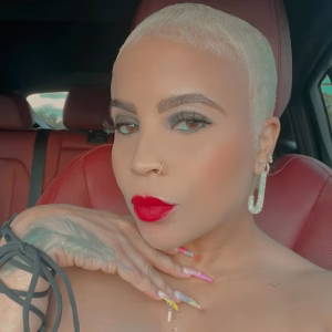 Amazyng Royale - Gallery Image 1