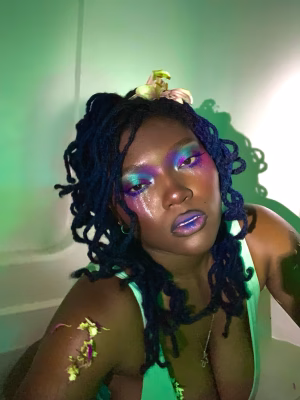 Alle Holloway - Gallery Image 5