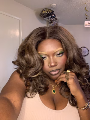 Alle Holloway - Gallery Image 2